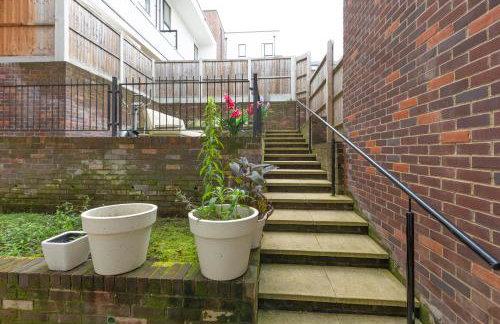 Charming 3BR Duplex in Wembley, 5 Minutes to Tube - Foto 25
