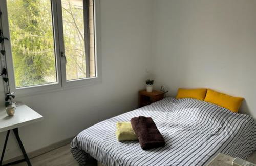 MAS DE VILLE AVEC PISCINE DANS SON COCON DE VERDURE - ESPRIT INDUSTRIEL - Foto 20