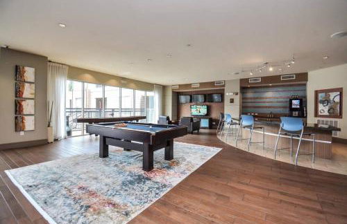 Lux Mid-Rise Walking Distance to NRG Stadium - Foto 27