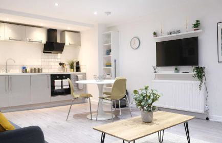 Lovely 2 Bed Apartment w Garden near Northampton - Photo 24