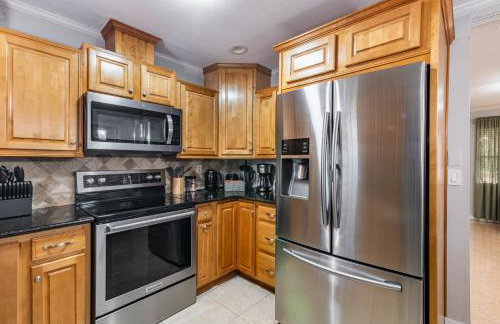 Family Retreat with Pool Fenced Yard AC - Foto 32