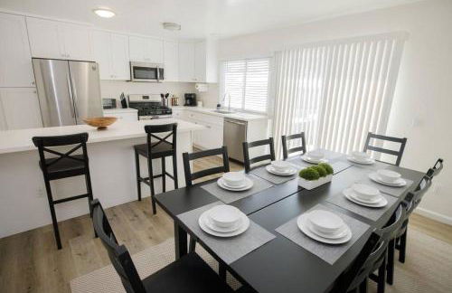 2 private masters, new beds & furniture, sleeps 12 - Photo 1