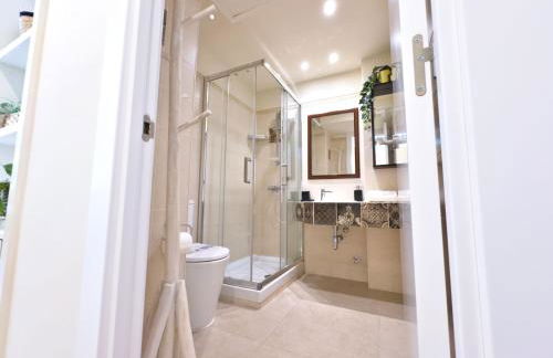 Boho Chic Apt, Frontline Sea & Paseo Views - Photo 11