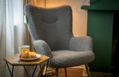 Vale House By EDEN Accommodation - 2 Bedroom Whole House, Sleeps 4 - NEWLY RENOVATED - Foto 3