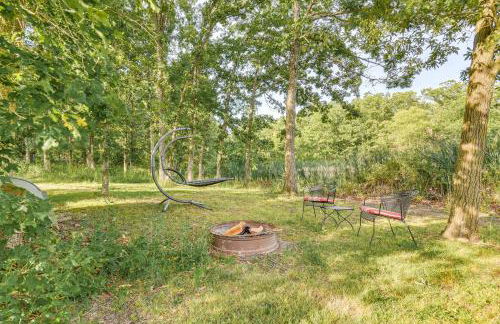 Historic Clark Cabin with Deck and Fishing Pond Access - Foto 30