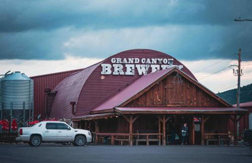 Walk to GC Train Depot and Route 66, king beds, game room, BBQ, firepit - Photo 45