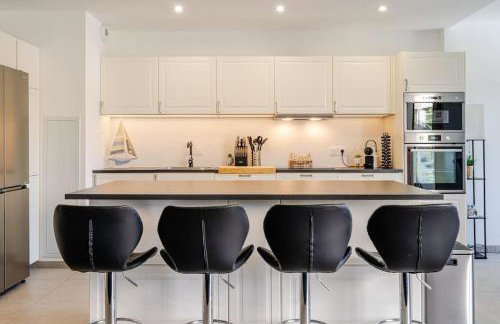 Newly Built Apartment with Pool, Walk to the Beach - Foto 10