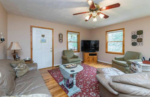 Carries Cottage- Hot Tub, Firepit, Covered Deck - Foto 13