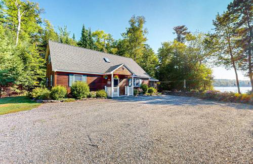 Spectacular Sebec Setting - Foto 19