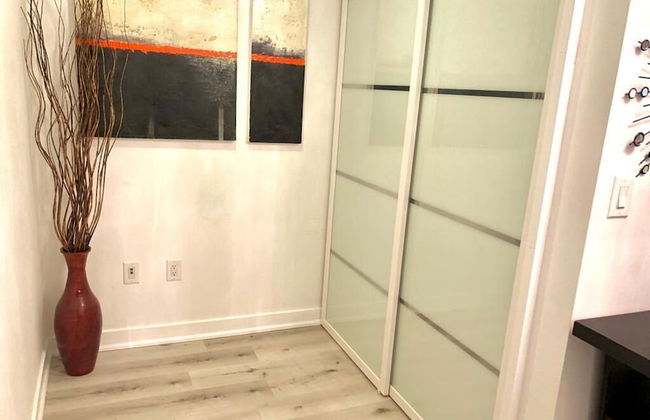 Toronto Downtown Suites CN Tower View - Photo 17