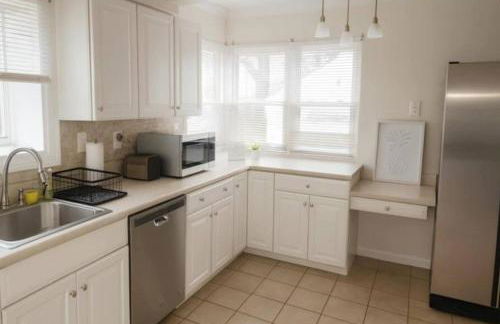 Spacious Three Bedroom Parma Home Sleeps six Near Cleveland - Foto 4