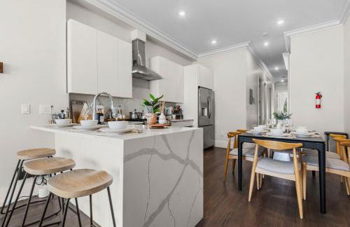 New 3BR Home with Private Yard and Game Room and Parking - Foto 31