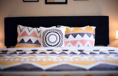 HostWise Stays - Block to AGH - King Bed, Free Off Street Parking - Foto 12