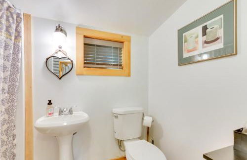 East Otis Vacation Rental with Private Deck and BBQ! - Foto 17