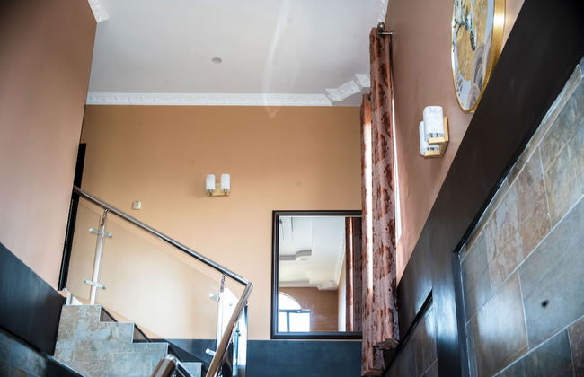 Lusaka Luxe: Your Private Oasis Awaits in the Heart of Zambia - Foto 12