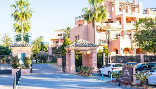 Stunning 3BR in Hacienda Del Sol Beach & Pool - Photo 5