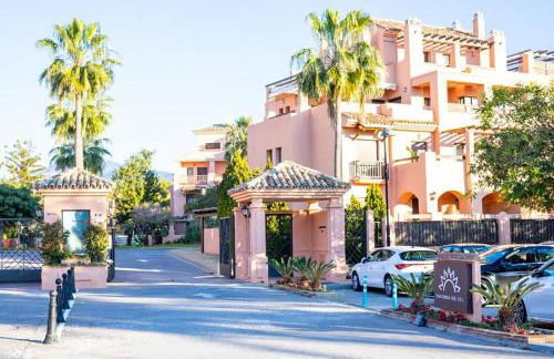 Stunning 3BR in Hacienda Del Sol Beach & Pool - Photo 5