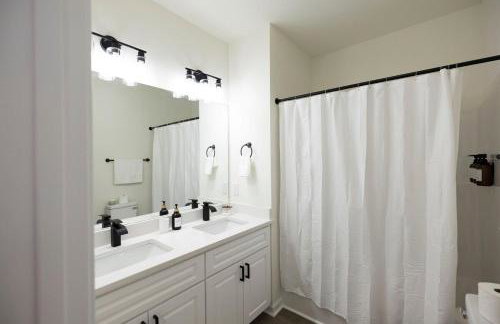 5 Min to Elon - 7 Min to Downtown - Washer and Dryer - Foto 66