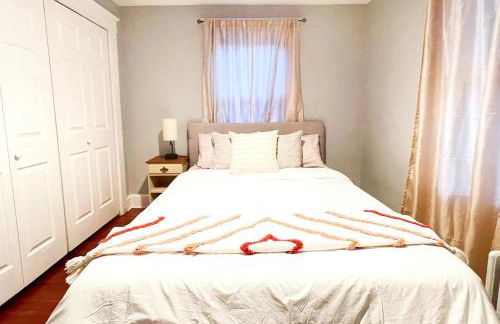 Modern Home off I-95 Perfect for Families & Business Stay with Ample Parking - Foto 5