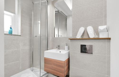 Designer 1-Bed Flat, 1-Min to Tube, Fast Central London Access - Foto 34