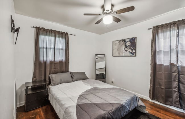 Queen G2 Mansion 3 Bedroom Home by RedAwning - Foto 2