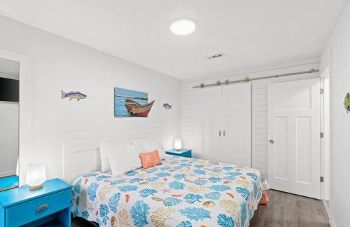 Spacious Dog-Friendly Unit with Game Room & Private Yard, Walk to East PCB Beach - Foto 17