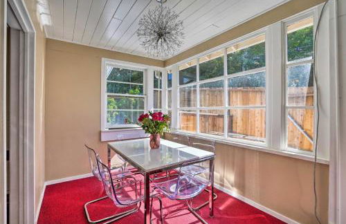 Sun-Dappled Retreat Walk to Restaurants! - Foto 1