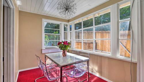 Sun-Dappled Retreat Walk to Restaurants! - Foto 1