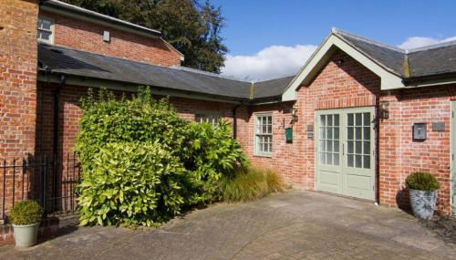 Beech House - Photo 2