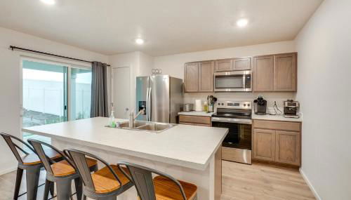 Walk to The Plains Golf Course Getaway in Cheney! - Foto 2