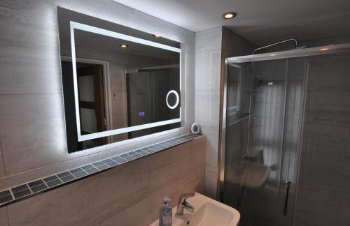 Robins nest, near Sennen Cove, 14 Beaches, Minack - Photo 16