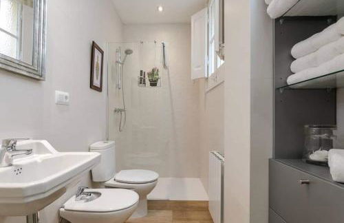 Lovely Designed House Connected To Center - Foto 36