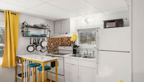 Nothing Fancy Older Apt Walk to Downtown King Bed - Foto 2