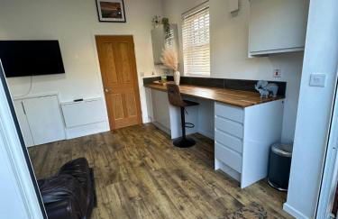 Superb Guest Suite in Caldicot with Parking - Foto 13