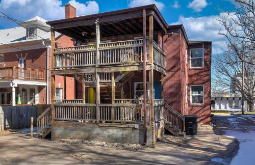 Retro Glam: Colorful Mid-Century Haven Apt 2 - Foto 13