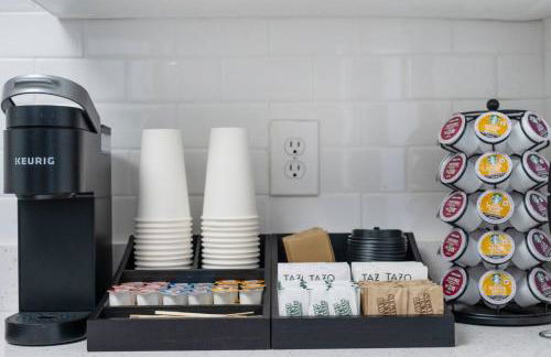 Pool - Free Parking - 2BD 1 Block from the Water - Foto 21