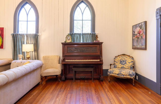 The Downtown Abbey - Photo 65