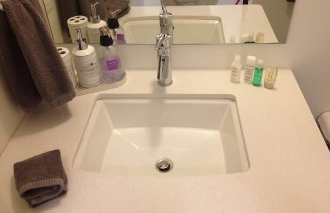 Square One Luxury Furnished Suite - Photo 8