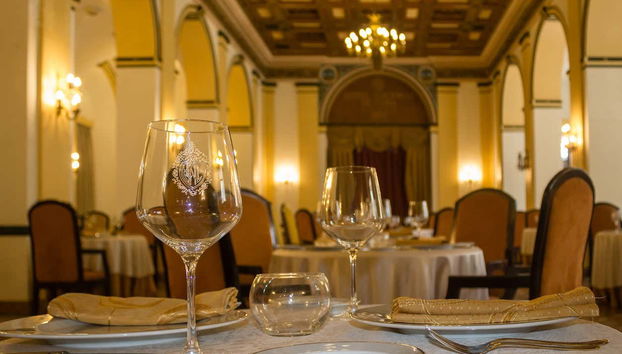 En uno de los elegantes salones