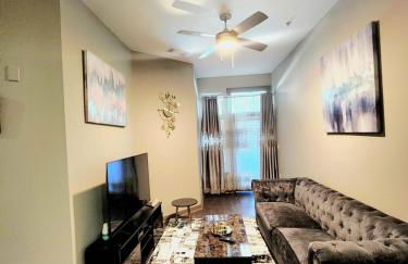 Stylish 1BR Uptown Apartment - Photo 14