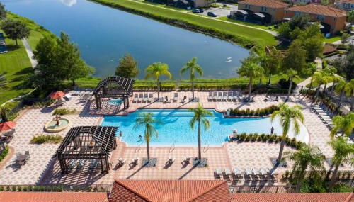 4BR Lakefront - Themed Rooms - Pool & BBQ! - Foto 5