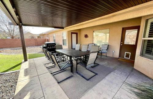 Near Zion 3BR Sleeps 8 Covered Patio Dining - Foto 28