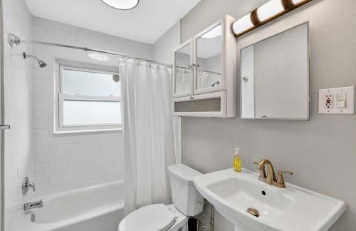 4BR Spacious Paradise - Photo 17