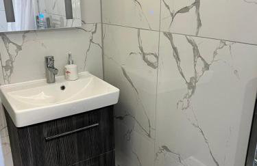 Lovely 2 Bedroom Flat with Roof Terrace in London NW6 - Foto 16