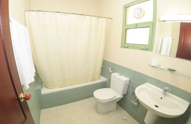 Gulf Hotel Apartment - Photo 42