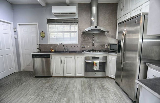 Pool and Jacuzzi Vacation Home - Foto 17