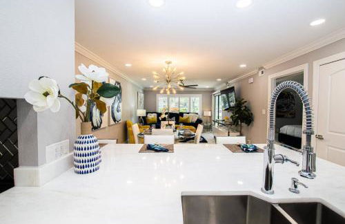 Newly Listed! 20 Percent Off! Golf and Tennis Community - Lavish Living - Foto 13