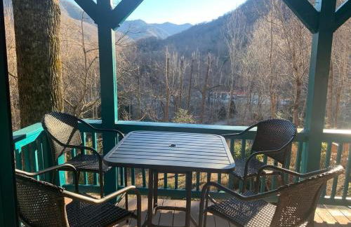 BearHavencabinfun 3 story Log Cabin Mountain View,Hot Tub, sleeps 10 - Foto 2