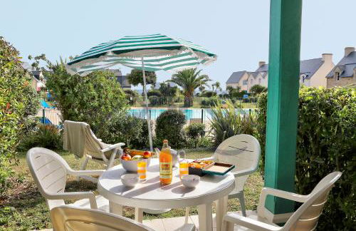 LocaLise - A05 - Plain-pied avec petite vue mer donnant sur la piscine et le jardin - Grande salle de bain - Wifi inclus - draps inclus - animaux bienvenus - parking gratuit - Foto 17