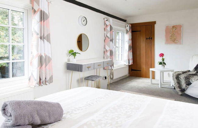 Tranquil Luxe in Country Cottage - Photo 66